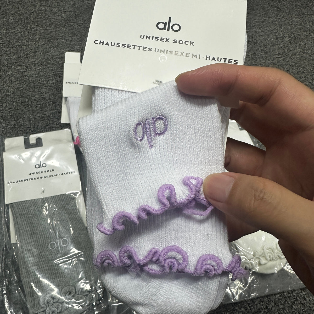 Alo Yoga Women's Lettuce Edge Socks
