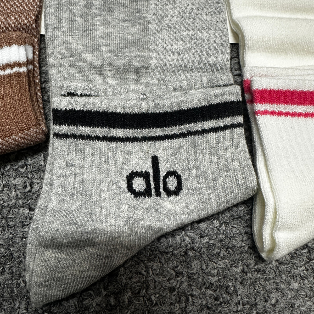 Alo Yoga Unisex Throwback Socks