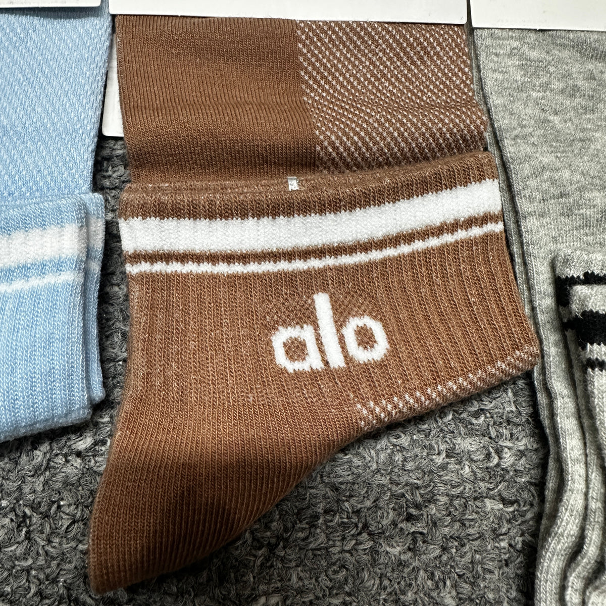 Alo Yoga Unisex Throwback Socks