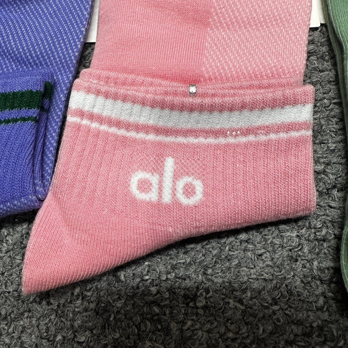 Alo Yoga Unisex Throwback Socks
