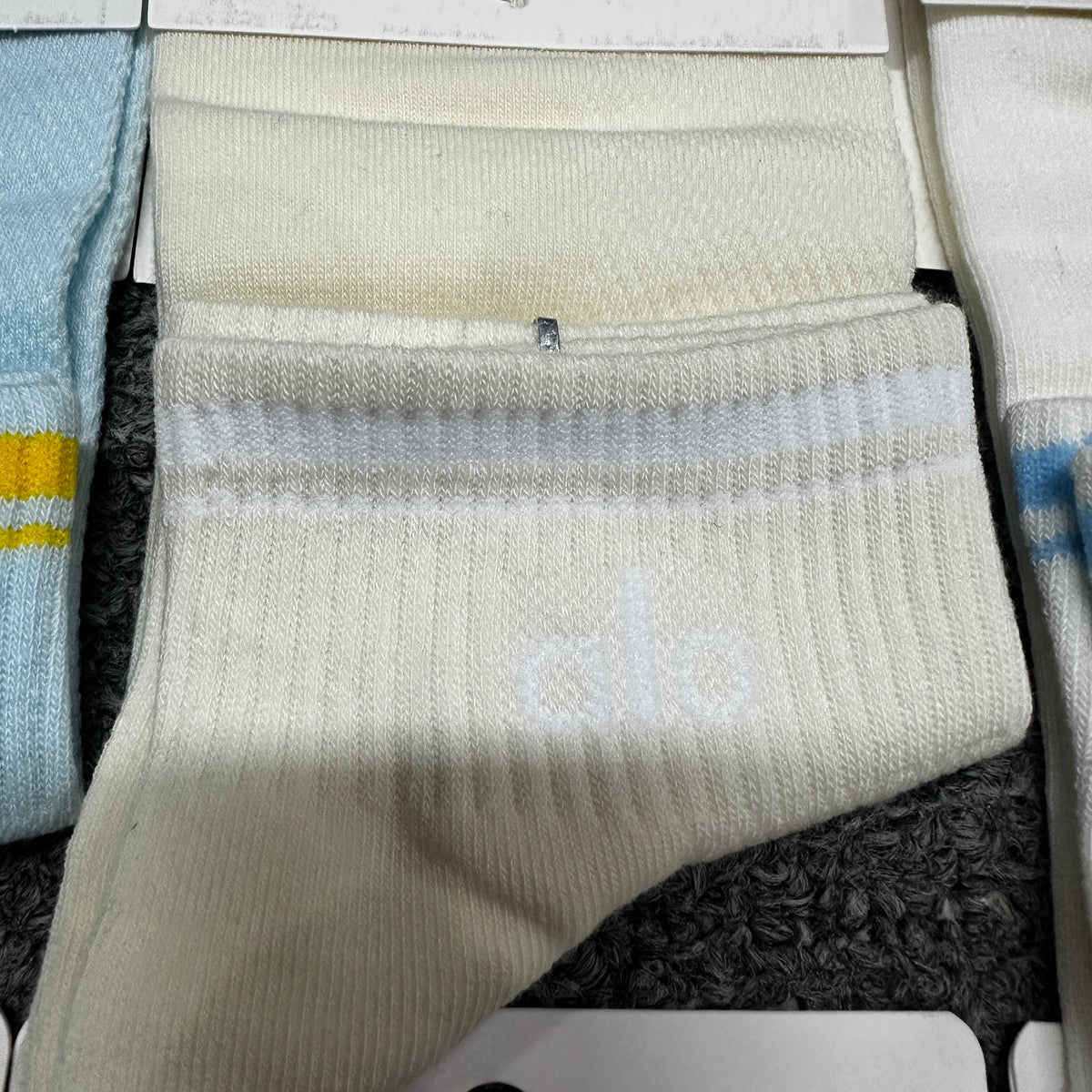 Alo Yoga Unisex Throwback Socks