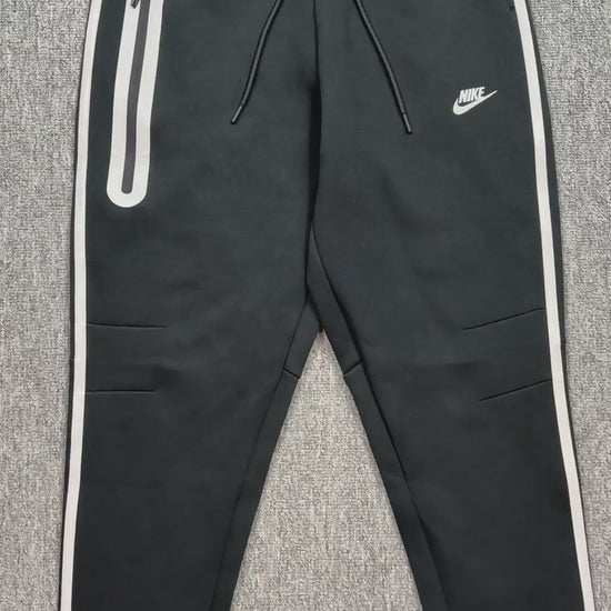 Nike Tech Men's Fleece Joggers with Reflective Accents
