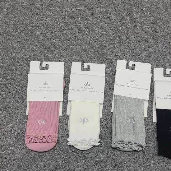 Alo Yoga Women's Lettuce Edge Socks