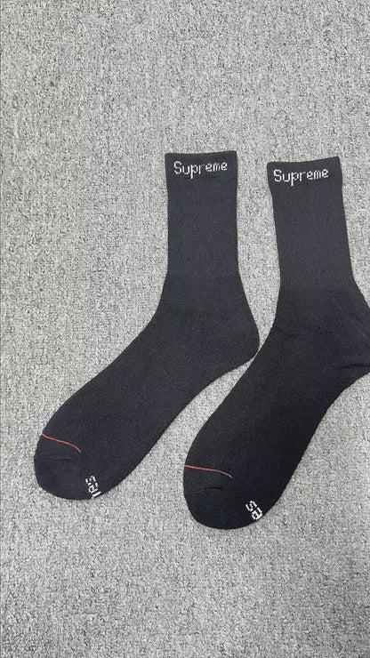 Supreme x Hanes Crew Socks (4 Pack)