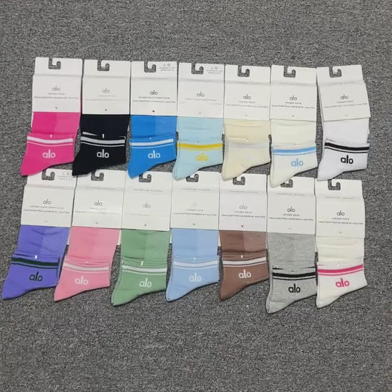 Alo Yoga Unisex Throwback Socks